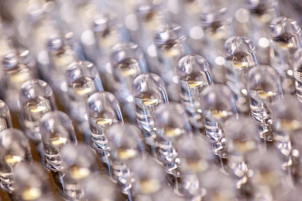 Tout ce que vous devez savoir sur les appliques LED pour l'intérieur : bénéfices, installation et utilisation