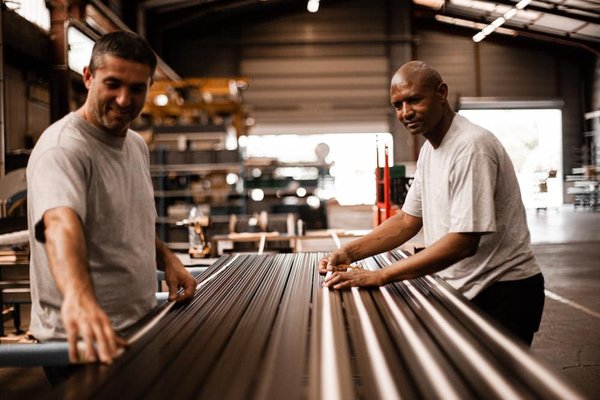 Quels sont les avantages de faire appel à un professionnel pour résoudre vos problèmes de plomberie ou pour installer vos équipements sanitaires ?