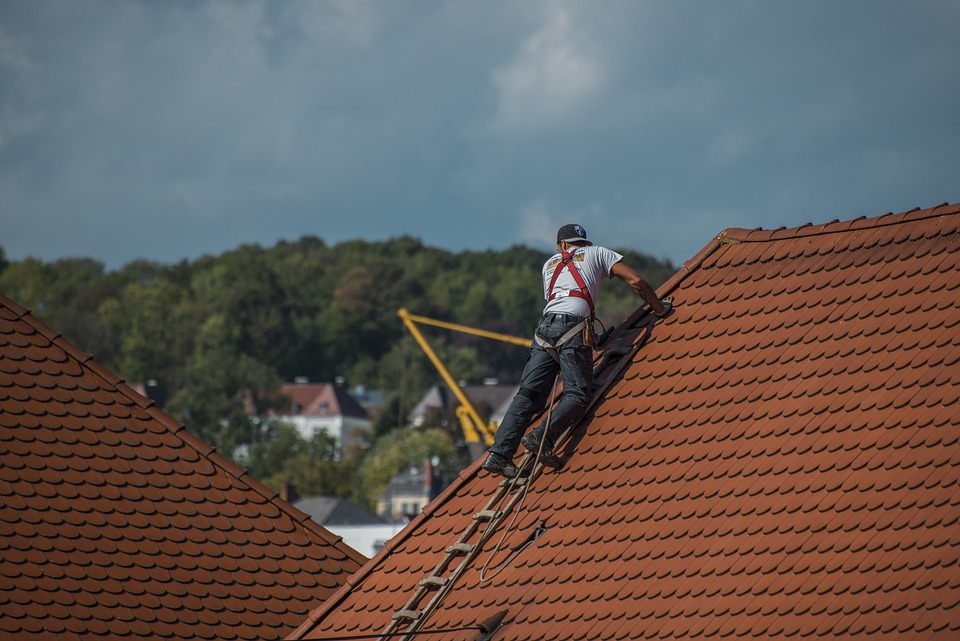 Entretien de la maison : l’importance des travaux de toiture