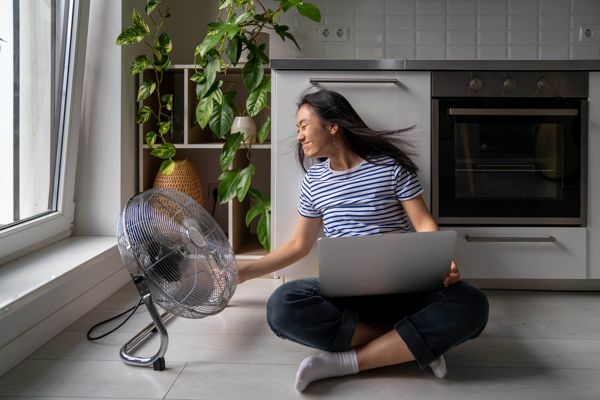 Pourquoi mon ventilateur dégage-t-il une odeur de brûlé ?